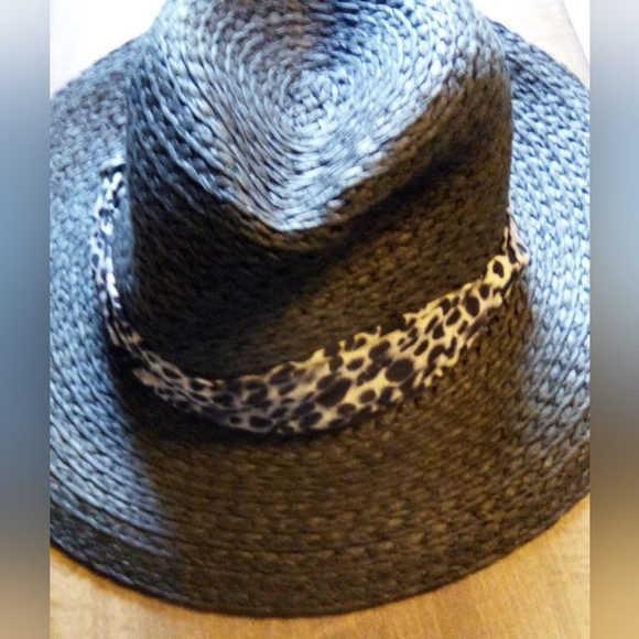 Black straw hat - Picture 3 of 3